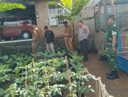 Semangat Gotong Royong TNI Dan Warga Johunut: Bank Sampah Dibangun, Poskamling Diperkuat