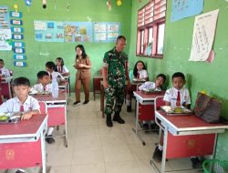 Babinsa Serka B Sinambela Laksanakan Pengawasan Penyaluran Program MBG di SDN 2 Laguboti