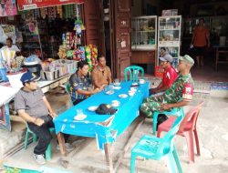 Ciptakan Kedekatan, Babinsa Jalin Komunikasi Sosial dengan Warga Desa Sibuea 