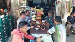 Bincang Santai Babinsa Bersama Warga di Warung Kopi 