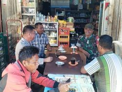 Bincang Santai Babinsa Bersama Warga di Warung Kopi 