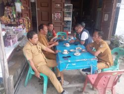 Babinsa Jalin Keakraban dengan Warga Desa Sibuea 