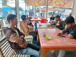 Babinsa Jaga Hubungan Baik Bersama Warga Desa Aruan