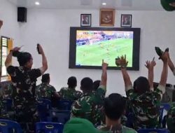 Seru dan Hangat Nobar Bola Gembira Piala Dunia 2026 di Makodim 0210/TU