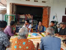 Babinsa Serda B Hutasoit Manfaatkan Komsos di Hari Libur Bersama Warga Binaan 