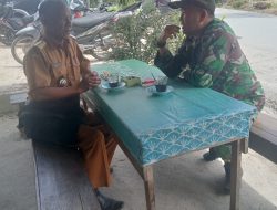Melalui Komsos, Babinsa Serka AR Situmorang Jalin Hubungan Baik dengan Kepala Desa Paindoan Balige 