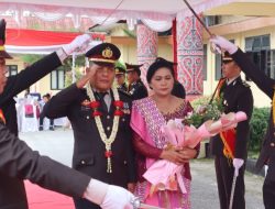 Pedang Pora Iringi Pengabdian Terakhir, Kapolres Toba Lepas Perwira Purna Bhakti di Hari Bhayangkara Ke 80 