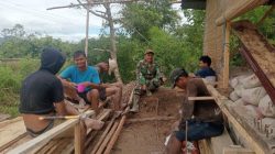 Babinsa Jalin Komunikasi Sosial Bersama Tukang Bangunan