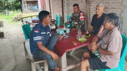 Komsos di Warung Kopi, Koptu J Pangaribuan Bincang Santai Bersama Warga Desa Aruan