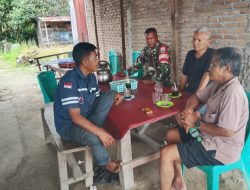 Komsos di Warung Kopi, Koptu J Pangaribuan Bincang Santai Bersama Warga Desa Aruan