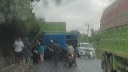 Truk Hino Tergelincir, Tabrak Mobil Pick Up L300 di Balige, Tidak Ada Korban Jiwa 