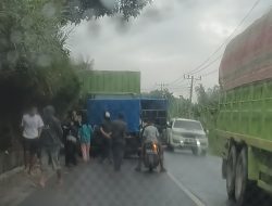 Truk Hino Tergelincir, Tabrak Mobil Pick Up L300 di Balige, Tidak Ada Korban Jiwa 
