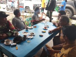 Babinsa Koptu J Pangaribuan Bersama Warga Binaan Kompak Nikmati Segelas Kopi 