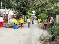 Babinsa Bersama Warga Gelar Gotong Royong Bersama di Desa Gasaribu 
