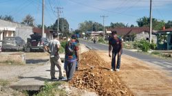 Dukung Program Bupati Dairi, PUK F.SPTI–K.SPSI Siempat Nempu Wujudkan Kepedulian Lewat Gotong Royong Perbaikan Jalan Desa