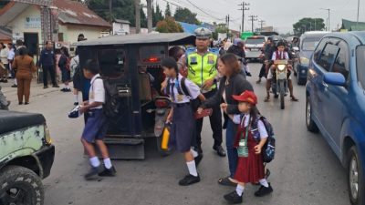 Satlantas Humbahas Hadir di Tengah Kepadatan Lalin Hari Pertama Sekolah