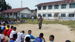 Babinsa Berikan Wasbang di SMAN 1 Laguboti 
