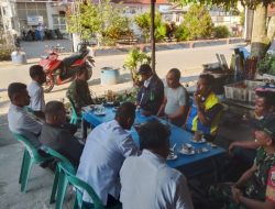 Babinsa Serda J Situmorang Jalin Silahturahmi dengan Warga Desa Sibuea