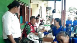 Tim Kesehatan TMMD Ke 129 Bantu Posyandu Cek Kesehatan Warga Lansia di Desa Sijarango