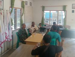 Babinsa Komsos Bersama Kades dan Masyarakat di Kantor Desa Matio Balige 