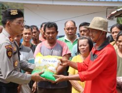 Wujud Kepedulian Pasca Banjir, Polres Tapanuli Tengah Salurkan Paket Sembako untuk Warga Hutanabolon