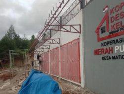 Progres Pembangunan KDKMP di Desa Matio Balige Tahap Pemasangan Kusen Pintu Type FD