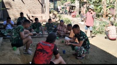 Secangkir Kopi Membawa Canda Tawa Penuh Keakraban Satgas TMMD ke 129 Kodim 0210/TU Bersama Warga 
