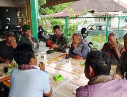 Babinsa Aktif Jalin Keakraban dengan Warga Desa Sintong Marnipi Laguboti 