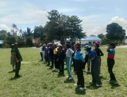 Babinsa Serda J Situmorang Latih Paskibraka Tingkat Kecamatan Laguboti