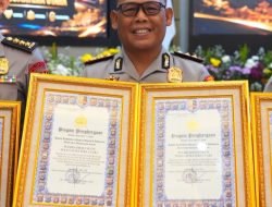 Kapolres Simalungun AKBP Marganda Aritonang Terima Dua Piagam Penghargaan Langsung dari Kapolda Sumut