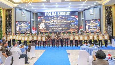 Kapolda Sumut Serahkan Penghargaan ZI dan Pelayanan Prima kepada Satker Berprestasi