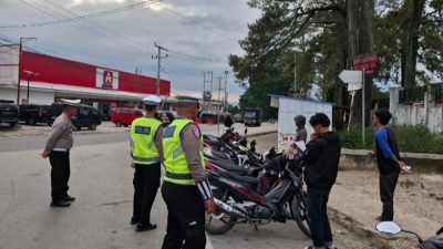 Satlantas Polres Toba Laksanakan Penindakan Pengendara Tanpa Helm SNI, 10 Pengendara Motor Terjaring Tilang