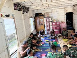 Suasana Keakraban di Momen Makan Siang Satgas TMMD Kodim 0210/TU Bersama Warga 