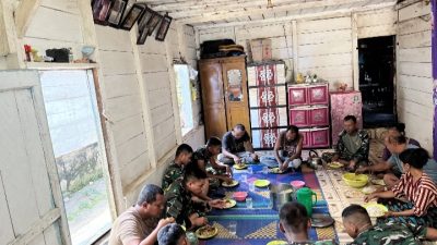 Suasana Keakraban di Momen Makan Siang Satgas TMMD Kodim 0210/TU Bersama Warga 