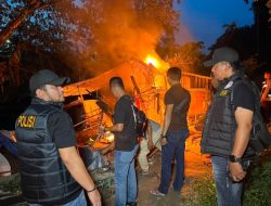 Dapat Perlawanan Warga, Satresnarkoba Polrestabes Medan Bumihanguskan Sarang Narkoba Klambir V