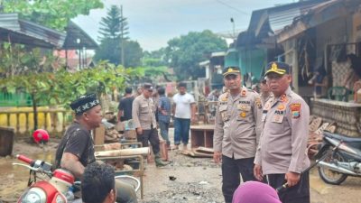 Kapolres Simalungun Tinjau Lokasi Banjir Pasar Bawah, Pastikan Bansos dan Dapur Umum Segera Didirikan