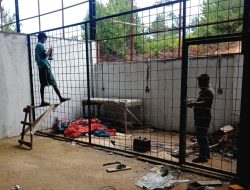 Pembangunan KDKMP di Desa Matio Balige Tahap Pembuatan Saluran Depan, Pasang Pagar Kawat dan Pintu Kawat, Progres Capai 78,86 Persen