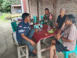 Melalui Komsos, Babinsa Koptu J Pangaribuan Ciptakan Kebersamaan dengan Warga Desa Aruan