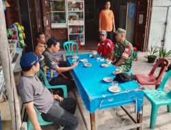 Penuh Canda Tawa dan Keakraban Babinsa Bersama Warga Binaan di Warung Kopi