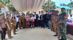Danramil 16/Laguboti Hadiri Acara Penyerahan Bantuan Seperangkat Alat Drumband dan Kostum Olahraga dari Para Alumni di SD Negeri 173558 Hutahaean