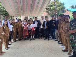 Danramil 16/Laguboti Hadiri Acara Penyerahan Bantuan Seperangkat Alat Drumband dan Kostum Olahraga dari Para Alumni di SD Negeri 173558 Hutahaean