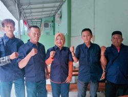 Peduli Kebersamaan, Ketua AJMI Ryan Sinaga Bagikan Seragam Wartawan Liputan Kodam I/BB dan Jajaran