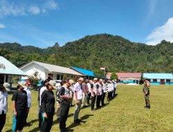 Babinsa Koramil 15/Habinsaran Latih Paskibraka Tingkat Kecamatan Habinsaran di SMKN Nasau 