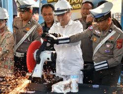 KDM dan Kapolda Jabar Musnahkan Barang Bukti Kejahatan, Termasuk Knalpot Brong dan Tramadol