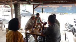 Babinsa Manfaatkan Warung Kopi sebagai Media Komsos Jalin Silahturahmi dengan Warga Binaan
