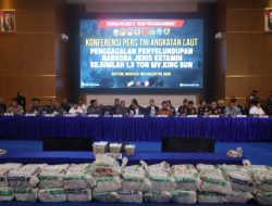 KRI Kerambit-627 Tangkap Kapal Diduga Bermuatan Narkoba Seberat 1,3 Ton Dengan Taksiran Senilai 2,6 Triliun Rupiah 