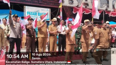 Danramil 17/Balige Dampingi Pabung Toba Bersama Forkopimda Toba Bagikan Bendera Merah Putih 