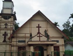 Pengecatan Gereja HKBP Sijarango Hampir Rampung Oleh Satgas TMMD ke 129 Kodim 0210/TU