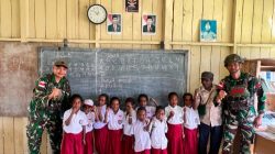 Tingkatkan Semangat Belajar Anak Papua, Satgas Yonif 645/Gty Kunjungi SD Inpres Eragayam