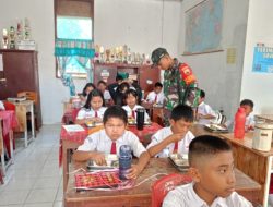 Babinsa Koramil 16/Laguboti Kawal Penyaluran Program MBG di SDN Sitoluama 